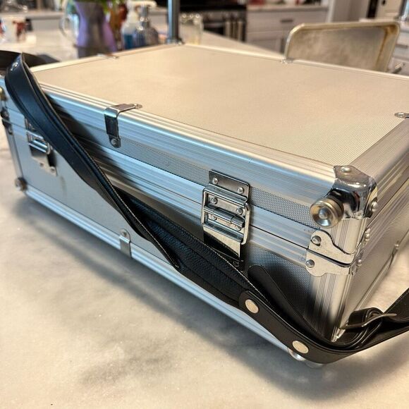 Vintage Mamiya M645 Medium Format Film Camera W/ 4 Lenses 2 Keys & Case Black OS - Picture 15 of 16